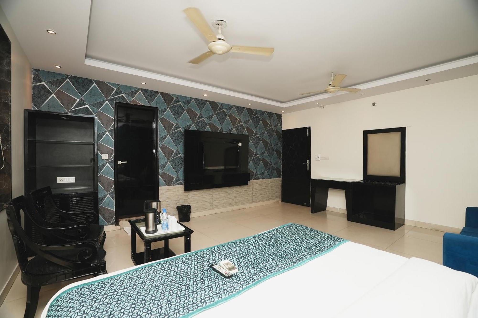 FabHotel B Continental Delhi  Esterno foto