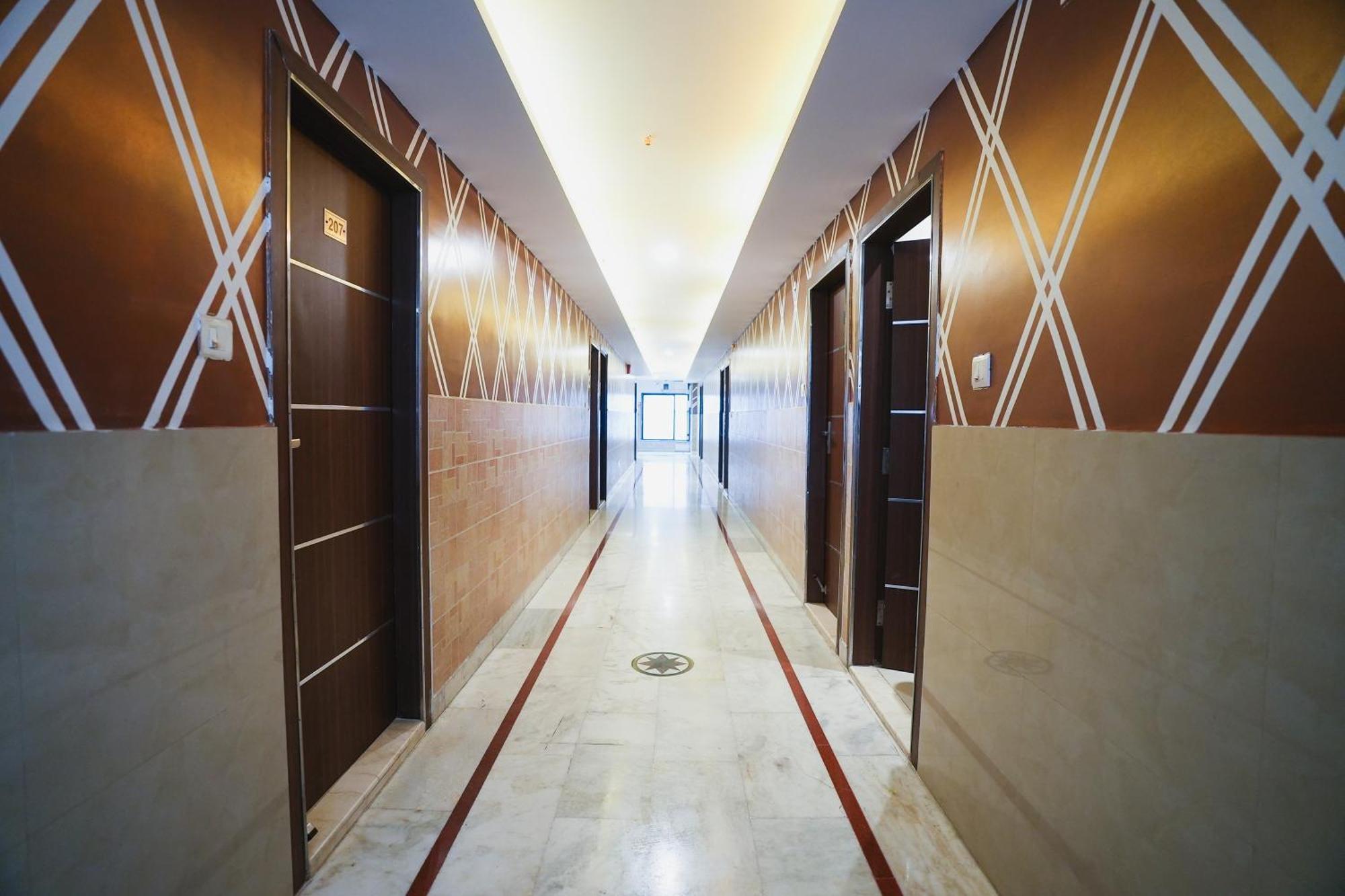 FabHotel B Continental Delhi  Esterno foto